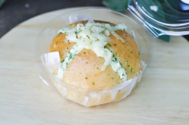 Peynirli çörek, mozzarella peynirli çörek ya da peynirli ekmek