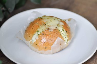 Peynirli çörek, mozarella peynirli çörek ya da peynirli çörek ya da servis için peynirli ekmek.