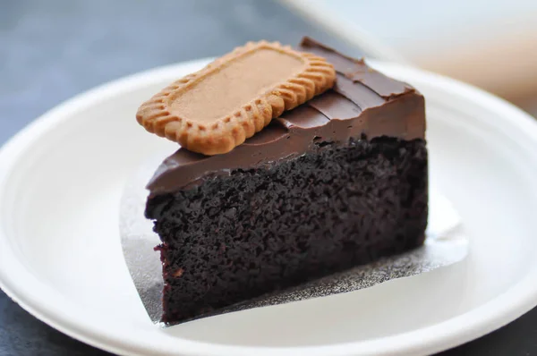 Bolo Chocolate Bolo Chocolate Escuro Com Cobertura Biscoito — Fotografia de Stock