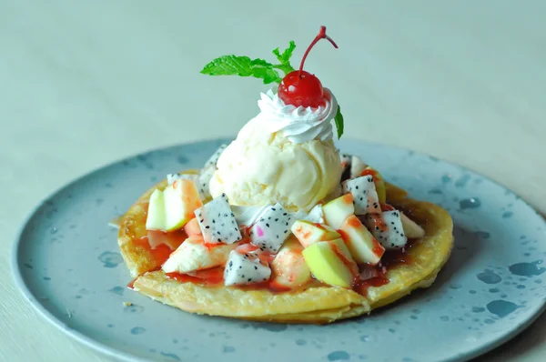 Naan Roti Naan Frito Com Cobertura Frutas Gelados — Fotografia de Stock