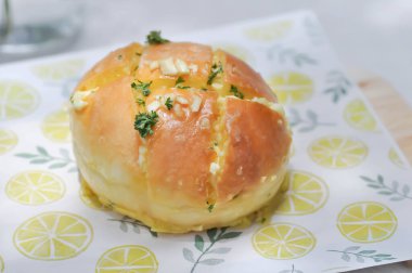 Peynirli çörek, mozzarella peynirli çörek ya da peynirli çörek.