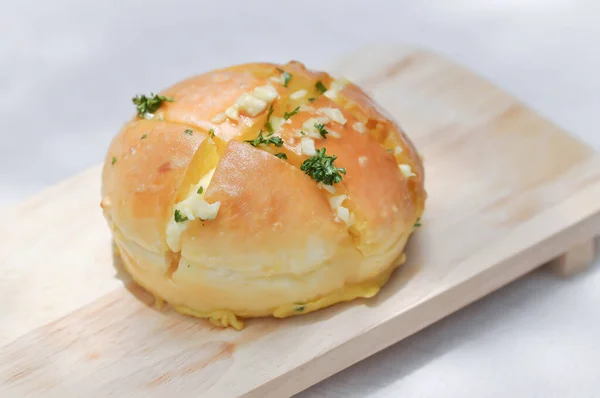 Käsebrötchen Mozzarella Käsebrötchen Oder Brötchen Mit Käsefüllung Zum Servieren — Stockfoto