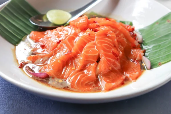 Insalata Salmone Piccante Insalata Piccante Insalata Pesce Insalata Salmone Servire — Foto Stock