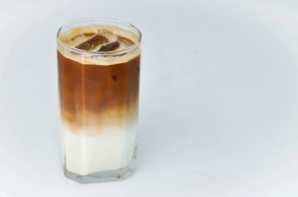 Koffie Ijskoffie Iced Latte Koffie Iced Mokka Witte Achtergrond — Stockfoto