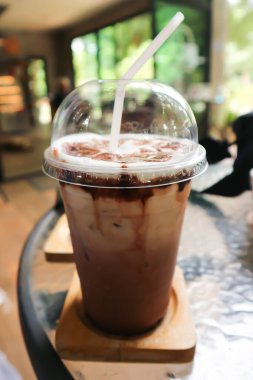 Çikolata ya da buzlu çikolata, buzlu hindistan cevizi ya da moka kahve.