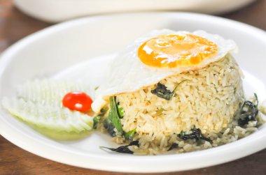 kızarmış pilav ve e