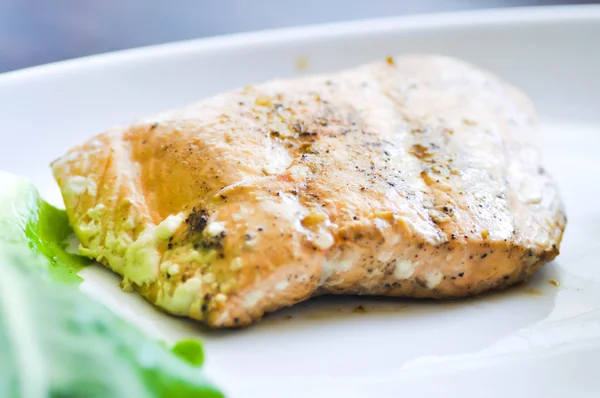 Gegrilde zalm steak — Stockfoto