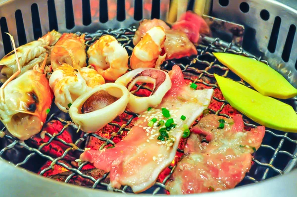 Carne de porco assada e frutos do mar — Fotografia de Stock