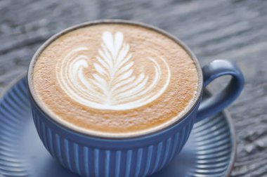 Kahve ya da sıcak kahve, latte kahve ya da cappuccino kahve ya da mocha kahve ya da sade beyaz kahve.