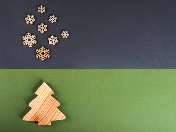 A wooden conifer tree and falling wooden snowflakes with copyspace. — Stock Photo, Image