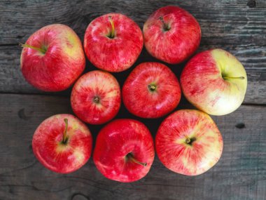 Lezzetli ülke elmaları bankta, metin için yer var..