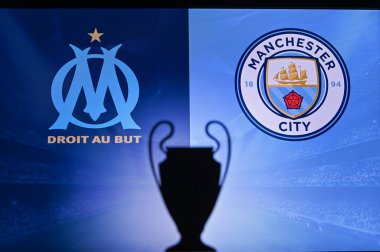 NYN, SVISS, Kasım 2. Olympique Marsilya, Manchester City 'ye karşı. Futbol UEFA Şampiyonlar Ligi 2021 Grup Stage maçı. UCL Kupa silueti, arka planda kulüp işareti