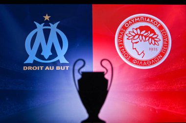 NYN, SVISS, Kasım 2. Olympique Marsilya, Olympiacos Pire 'ye karşı. Futbol UEFA Şampiyonlar Ligi 2021 Grup Stage maçı. UCL Kupa silueti, arka planda kulüp işareti