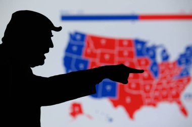 WASHINGTON, ABD, 3 Ekim 2020: Öfkeli Donald Trump silueti, seçimin sonucuna tepki ver. Amerika Birleşik Devletleri Başkanı Joe Biden 'ın yenilgisini kabul etmiyor. Arka planda ABD Haritası
