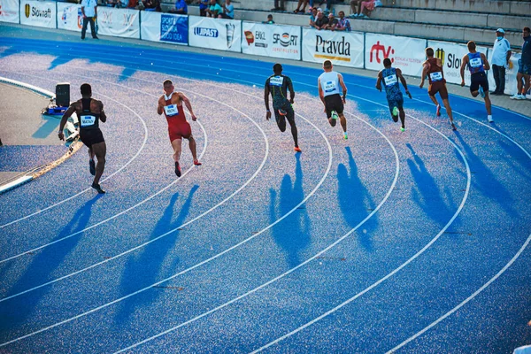 萨莫林 Slovakia June 其他事项2021年 田径职业比赛 200米 一群运动员 东京夏季奥运会 — 图库照片