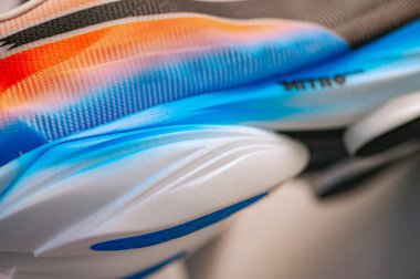 BERLİN, ALMANY, 29. Puma Fast-R Nitro Elite 3 Ethe makro görünümlü, elit hız için yapılmış yeni nesil modern süper ayakkabıları vurguluyor..