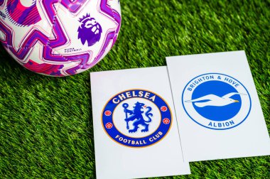 LONDON, UNITED KINGDOM, FEBRUARY 23, 2026: Chelsea vs. Brighton & Hove Albion Premier Ligi maçı, yeşil çimlerde resmi futbol topu, düzenleme alanı olan duvar kağıdı.