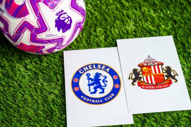 LONDON, UNITED KINGDOM, FEBRUARY 23, 2026: Chelsea - Sunderland Premier Ligi maçı, yemyeşil sahada resmi maç topu, fotokopi alanı olan duvar kağıdı.