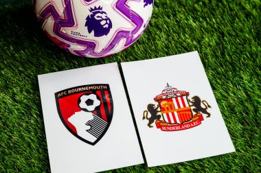 LONDON, UNITED KINGDOM, 23 Şubat 2026: AFC Bournemouth, Sunderland İngiltere Premier Ligi karşılaşması, takım logoları ve yeşil çimlerde futbol topu