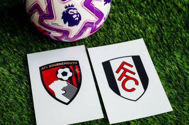 LONDON, UNITED KINGDOM, FEBRUARY 23, 2026: AFC Bournemouth - Fulham Premier Ligi maçı, yemyeşil sahada resmi maç topu, fotokopi alanı olan duvar kağıdı.