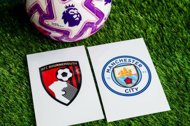 LONDON, UNITED KINGDOM, FEBRUARY 23, 2026: AFC Bournemouth-Manchester Premier Ligi maçı, yemyeşil sahada resmi maç topu, fotokopi alanı olan duvar kağıdı.