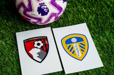 LONDON, UNITED KINGDOM, FEBRUARY 23, 2026: AFC Bournemouth-Leeds Premier Ligi maçı, resmi futbol topu yeşil çimlerde, düzenleme alanı olan duvar kağıdı.