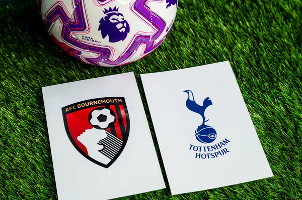 LONDON, UNITED KINGDOM, FEBRUARY 23, 2026: AFC Bournemouth - Tottenham Hotspur Premier Ligi maçı, yemyeşil sahada resmi maç topu, fotokopi alanı olan duvar kağıdı.