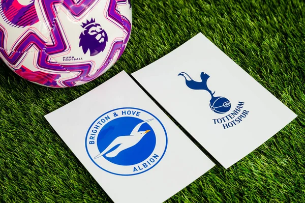LONDON, UNITED KINGDOM, FEBRUARY 23, 2026: Brighton & Hove Albion - Tottenham Premier Lig karşılaşması, takım logoları ve yeşil çimlerde futbol topu