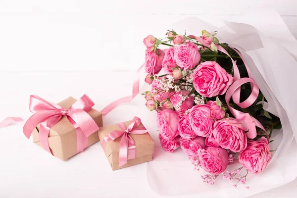 Concept Saint Valentin Roses Roses Douces Pastel Fraîches Boîtes Cadeaux — Photo