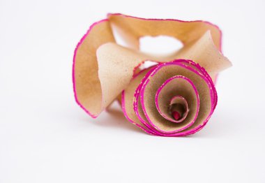 çiçek şeklinde pembe kalem talaş