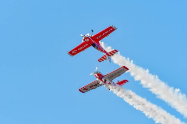 Leszno, Polonya - 19 Haziran 2021: The Zelazny Aerobatic Team Zlin 50LS Antidotum Airshow Leszno 'da sahne aldı. Zlin 50LS tek motorlu akrobatik düzlemdir..