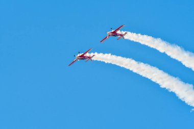 Leszno, Polonya - 19 Haziran 2021: The Zelazny Aerobatic Team Zlin 50LS Antidotum Airshow Leszno 'da sahne aldı. Zlin 50LS tek motorlu akrobatik düzlemdir..