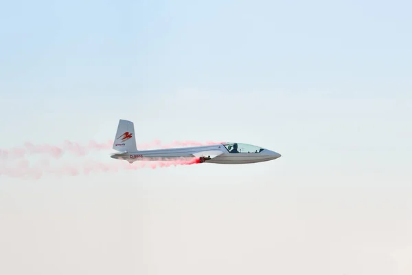 レズノ ポーランド 2021年6月19日 Antidotum Airshow Lesznoで行われたGliderfxディスプレイチームS Swift Swiftはエアロビクスグライダーです — ストック写真
