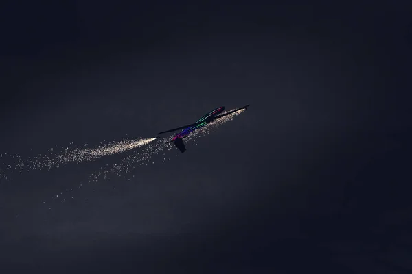 波兰莱什诺 2021年6月19日 Gliderfx Display Team Swift在Antidotum Airshow Leszno演出 1斯威夫特是一个有氧滑翔机 烟火之夜节目 — 图库照片