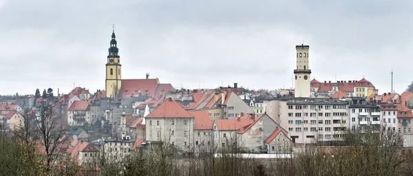 Bystrzyca Klodzka Kyrktornet Och Rådhuset Tornet Över Taken Byggnader Stadens — Stockfoto