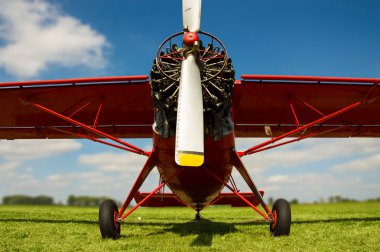 Cessna, hava alanında başarılı bir iniş. 