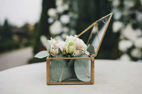 stylish glass flower box for wedding ceremony