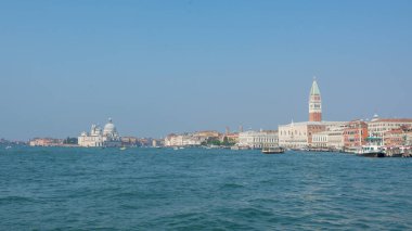 Venedik şehrinin keşfi ve küçük kanalları ve romantik sokakları, İtalya