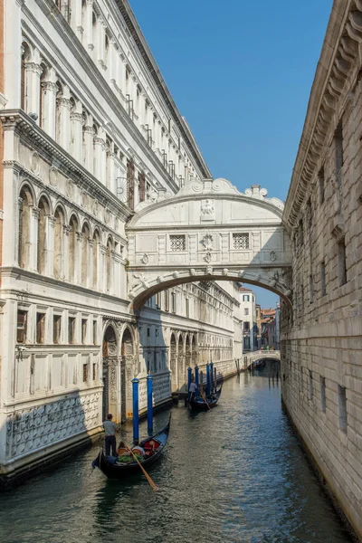 Открытие Города Венеция Небольшие Каналы Романтические Аллеи Италия — стоковое фото