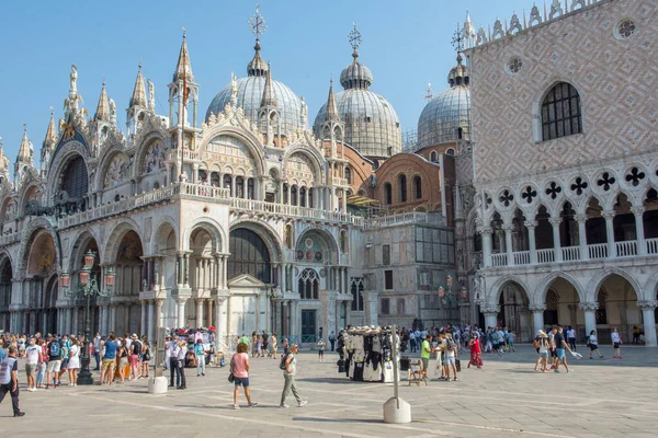 Ontdekking Van Stad Venetië Haar Kleine Grachten Romantische Steegjes Italië — Stockfoto