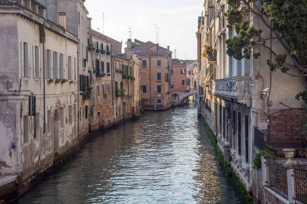 Venedik Şehrinin Keşfi Küçük Kanalları Romantik Sokakları Talya — Stok fotoğraf