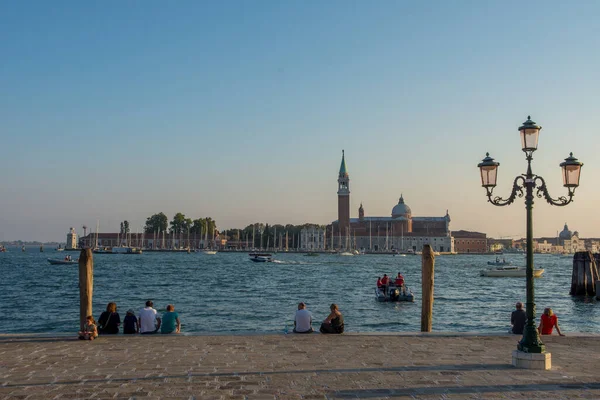 Entdeckung Der Stadt Venedig Mit Ihren Kleinen Kanälen Und Romantischen — Stockfoto