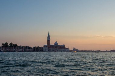 Venedik şehrinin keşfi ve küçük kanalları ve romantik sokakları, İtalya