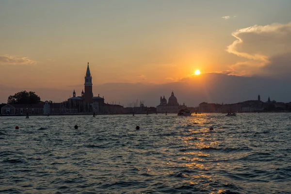 Entdeckung Der Stadt Venedig Mit Ihren Kleinen Kanälen Und Romantischen — Stockfoto