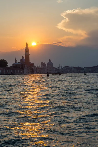 Entdeckung Der Stadt Venedig Mit Ihren Kleinen Kanälen Und Romantischen — Stockfoto