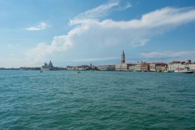 Venedik şehrinin keşfi ve küçük kanalları ve romantik sokakları, İtalya