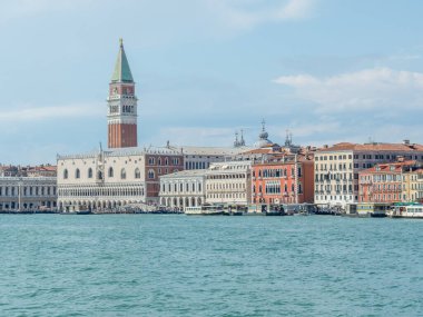 Venedik şehrinin keşfi ve küçük kanalları ve romantik sokakları, İtalya