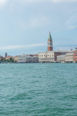 Venedik şehrinin keşfi ve küçük kanalları ve romantik sokakları, İtalya