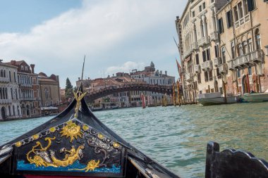 Venedik şehrinin keşfi ve küçük kanalları ve romantik sokakları, İtalya