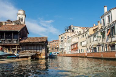 Venedik şehrinin keşfi ve küçük kanalları ve romantik sokakları, İtalya
